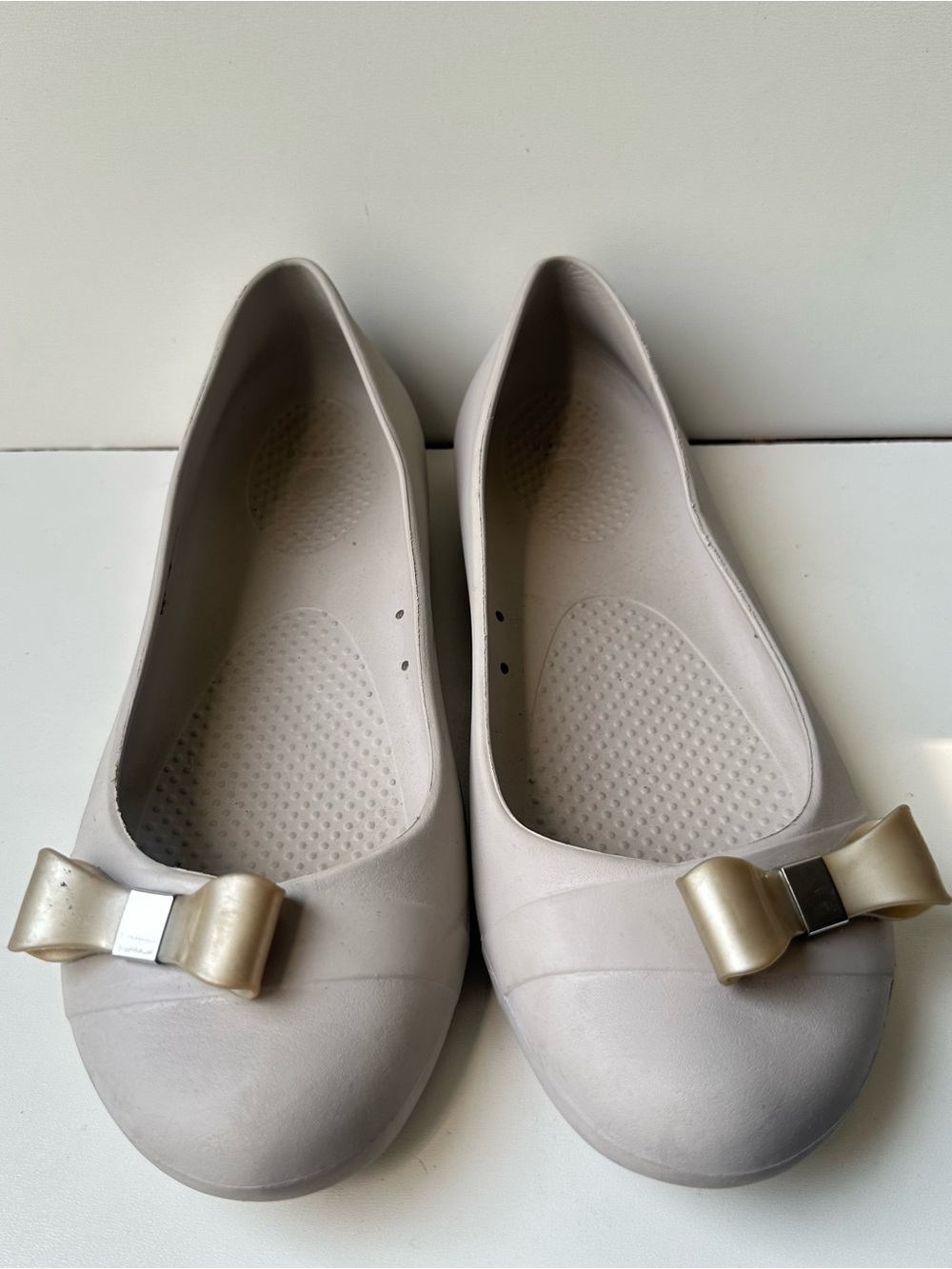 Crocs Women's Size 9 Gray Bow Ballet Flats Slip-On Shoes Rubber Jelly Casual
